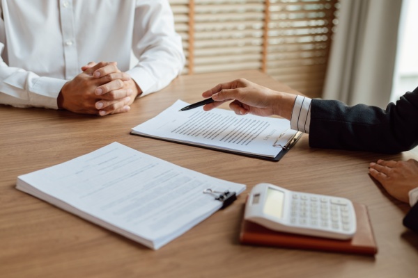 professionnels-de-sante,-interim-et-duree-minimale-d’activite :-a-justifier !