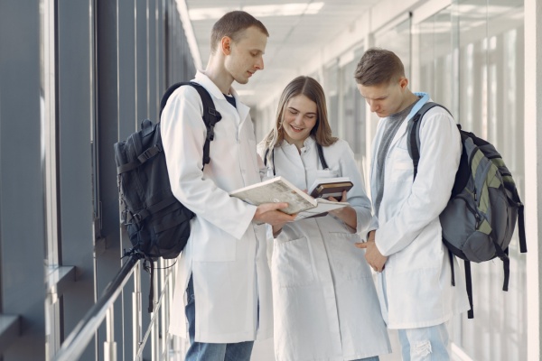 etudiants-en-medecine-:-faciliter-l’acces-au-cursus