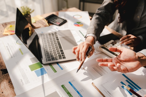 taux-de-cotisations-sociales-des-clercs-et-employes-de-notaires-–-annee-2025