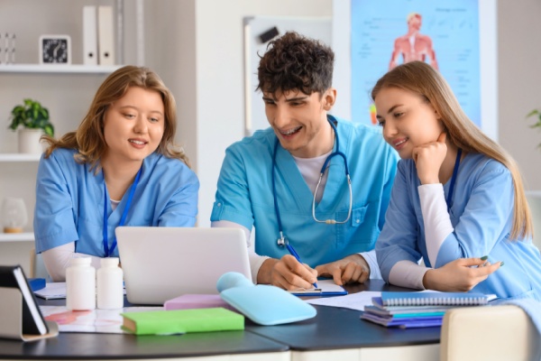 internes-en-medecine-:-revalorisation-de-l’indemnite-d’astreinte